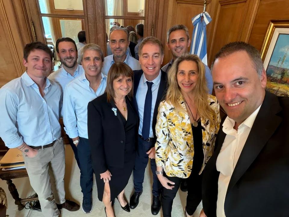 Milei junta a su tropa para destrabar leyes y apagar la interna