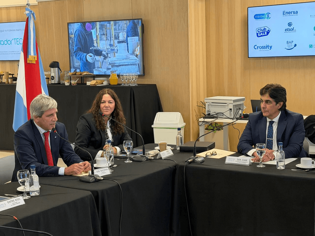 Caputo reunió a ministros en Paraná y Gutiérrez llevó la voz de San Juan