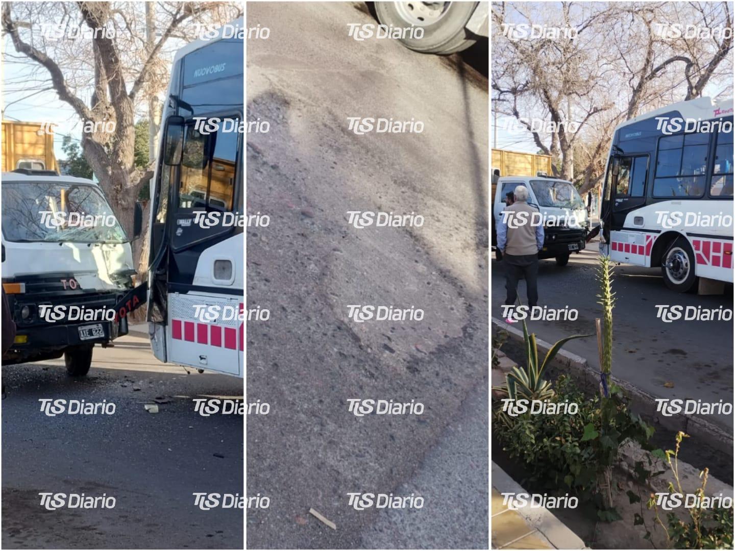 Un colectivo de la RedTulum y una camioneta chocaron en una esquina complicada de Rawson