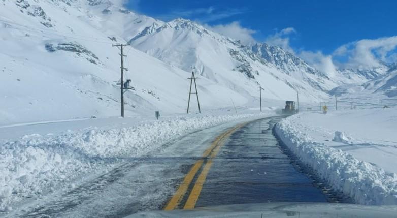Piden extremar cuidados al volante por el frío, la lluvia y la nieve