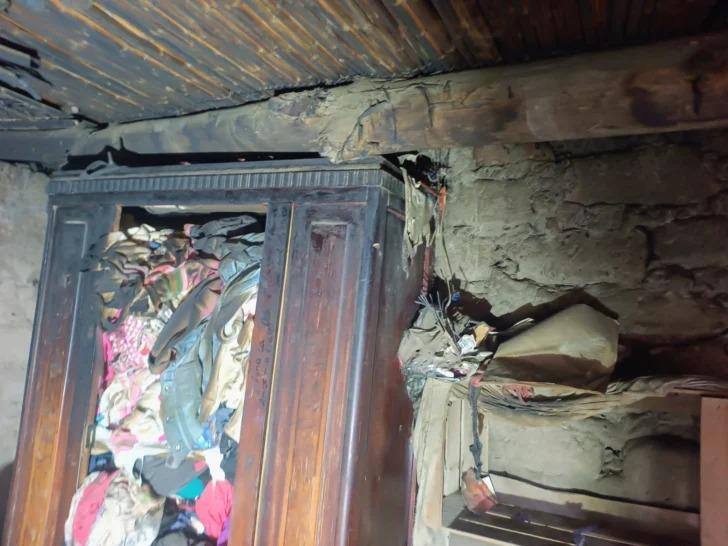 Una familia fue rescatada tras el incendio de una vivienda precaria en el asentamiento Pedro Echagüe