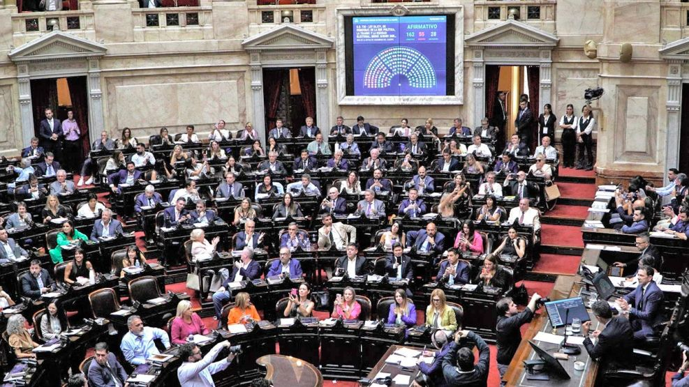 El Gobierno puso en marcha los acuerdos con Bainbridge y Attestor