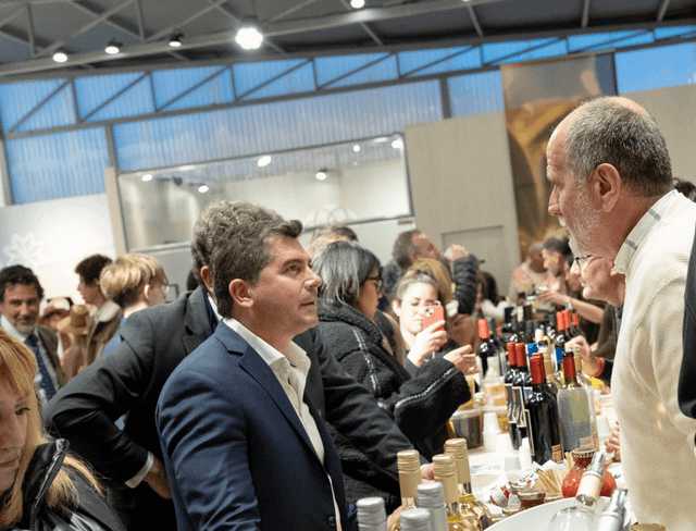 Orrego recorrió el stand que posiciona a San Juan ante el mundo en la Exposición Rural de Palermo