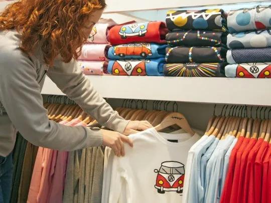 La ropa importada pega fuerte y la textil argentina sigue en caída libre