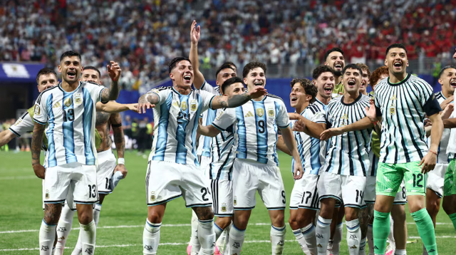 La Selección argentina impulsa a Lali Espósito para interpretar el Himno ante España