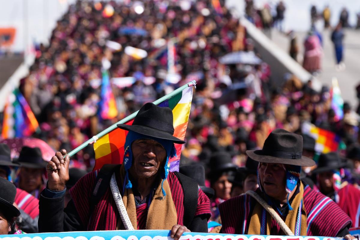 Bolivia vive horas calientes: protestas, gases y un fuerte cerco sobre el gobierno