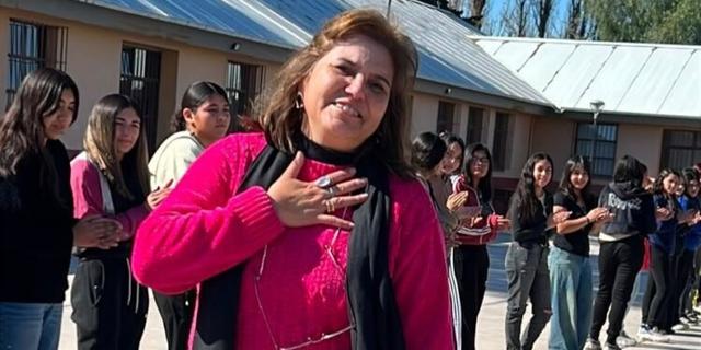 Cristina Díaz se retiró entre aplausos y emoción en la Escuela Secundaria Ramón Barrera