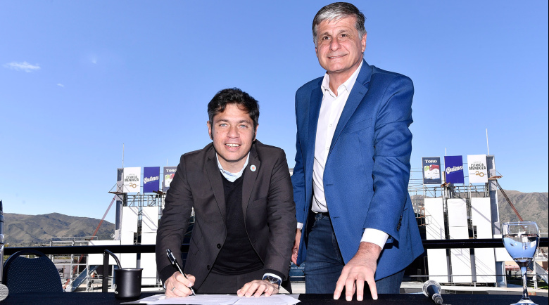 Kicillof bajó el tono y habló de acuerdos con Llaryora