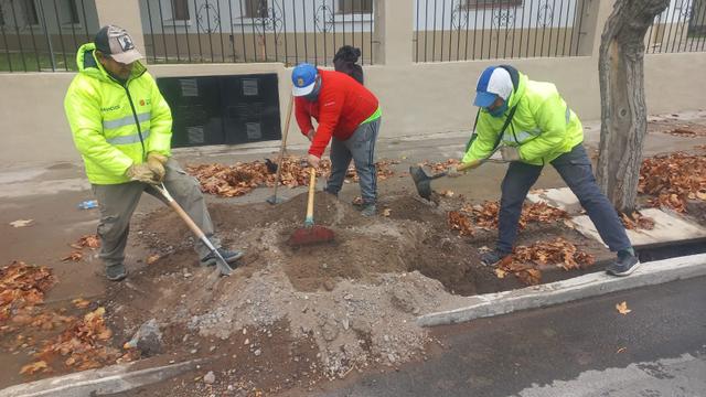 Capital ejecutó un operativo para contener el agua que avanzó desde Rivadavia