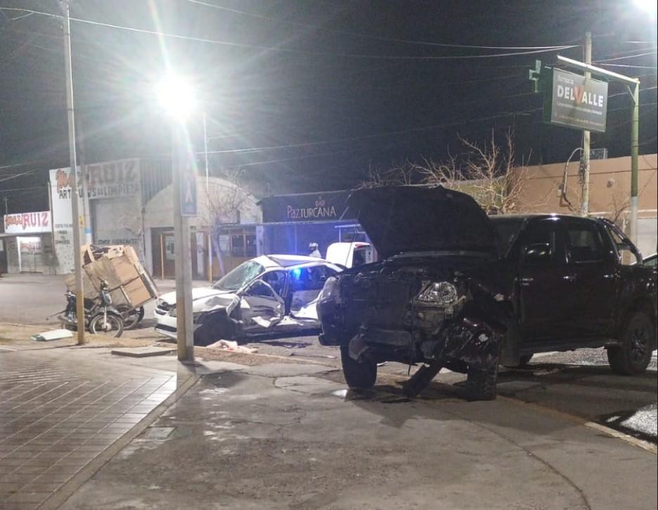 Choque tremendo en una esquina clave dejó tres heridos y un conductor desmayado