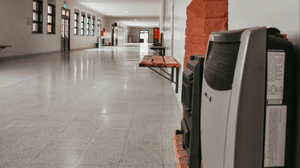 Una mala maniobra con un calefactor desató la fuga de gas en una escuela
