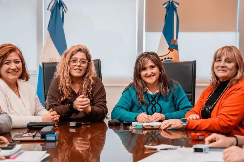 Educación activa el trámite para titularizar a docentes de Nivel Medio y Superior