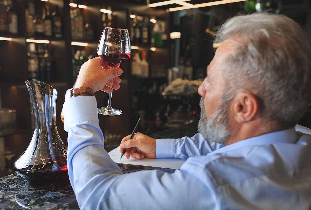 Cuánto puede cobrar un enólogo en Argentina y por qué las grandes bodegas pagan mucho más