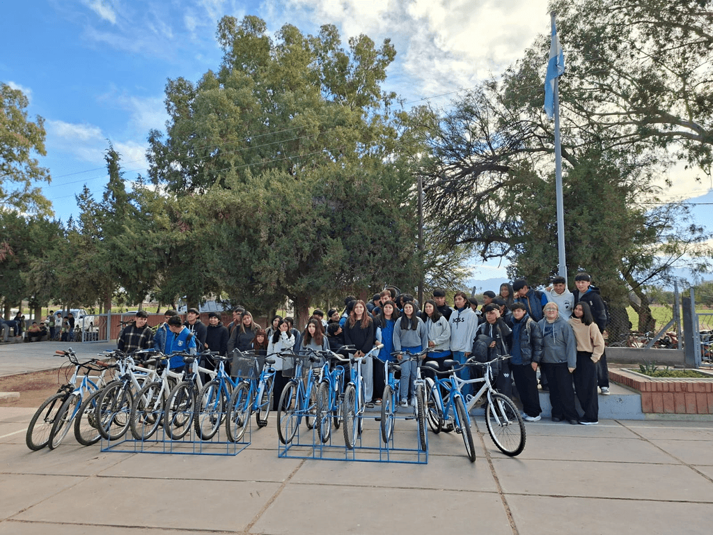 Internos arreglaron 15 bicicletas para que chicos de Jáchal puedan llegar a la escuela