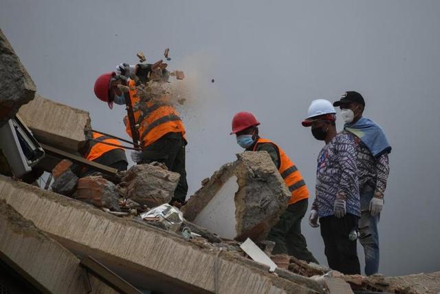 Venezuela eleva a 5.208 los fallecidos por los terremotos y crece la población en refugios