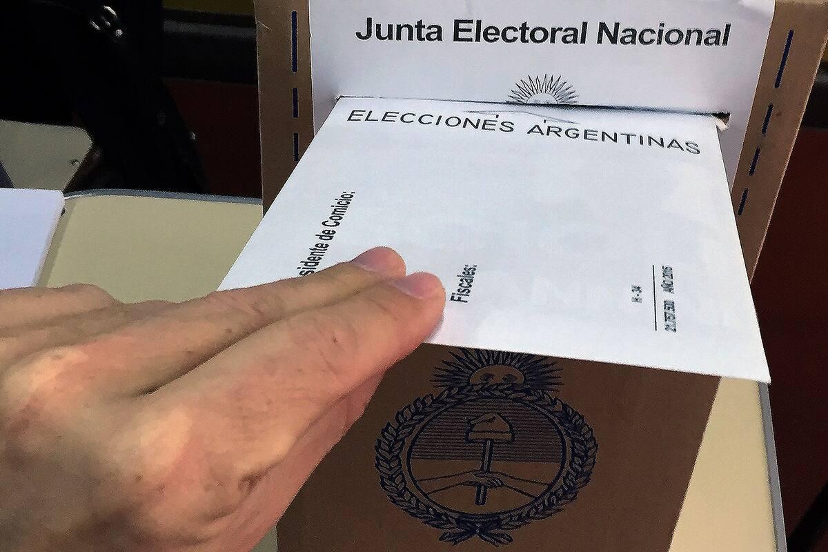 El Gobierno acelera una jugada clave para cambiar las PASO y reordenar la política