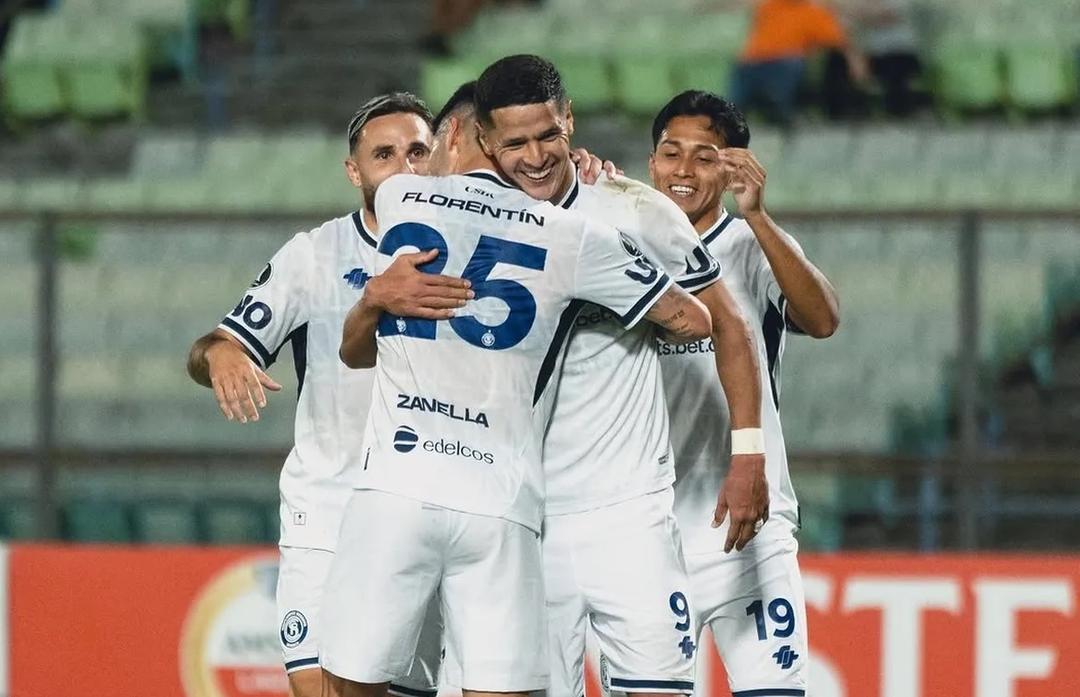 Independiente Rivadavia ganó en Venezuela y se afirmó en la cima del grupo C