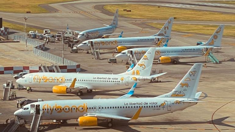 Flybondi quedó al borde del abismo: voló con un solo avión y dejó a miles sin salida