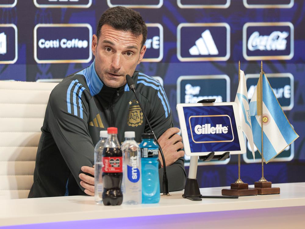 Scaloni dio señales de continuidad antes del cruce con Suiza y cuestionó la difusión de un video familiar