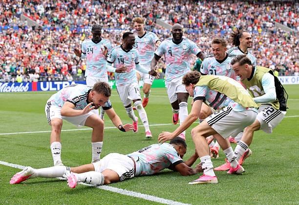 Bélgica reaccionó sobre la hora, bajó a Senegal 3-2 y se metió en octavos