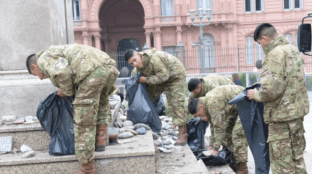 Retiraron de forma preventiva el memorial de las víctimas del COVID-19 en Plaza de Mayo por la final del Mundial