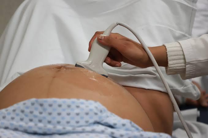 Embarazada de siete meses fue empujada por las escaleras por su pareja y terminó hospitalizada