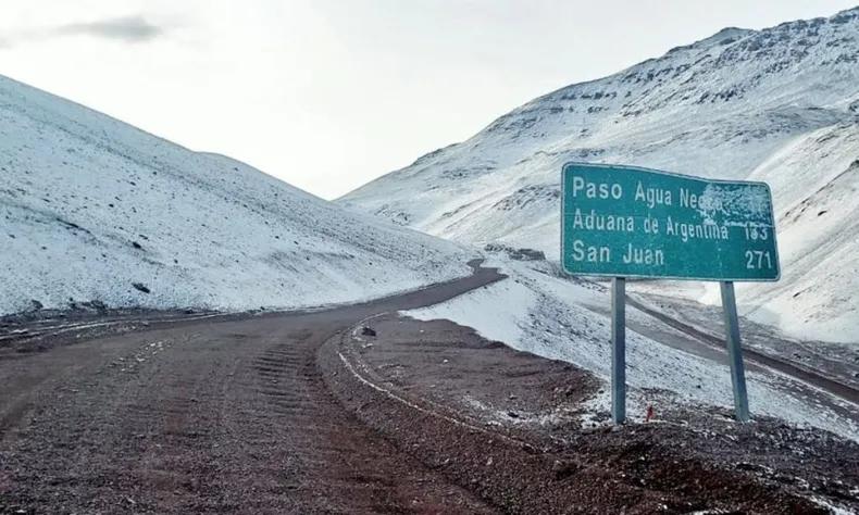 El Paso de Agua Negra sigue clausurado por nieve y caída de piedras