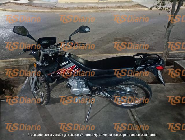 Recuperan una moto robada en Capital, pero los sospechosos escaparon tras un ataque a piedrazos