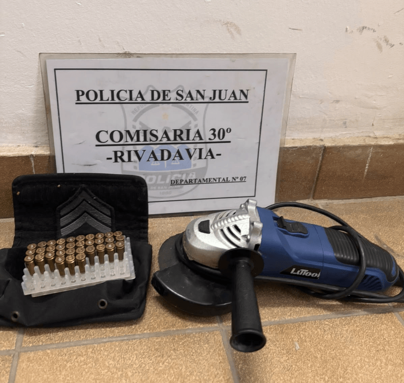 La policía secuestró objetos y dejó a un hombre preso por una investigación de robos y daños en Rivadavia