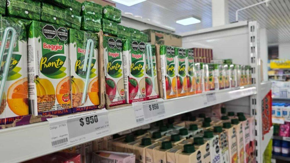 Jugos en caja bajo la lupa por su aporte de azúcar y jarabe de maíz