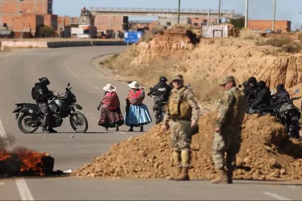 Bolivia le abrió la puerta a Paz para usar a las Fuerzas Armadas contra la protesta social