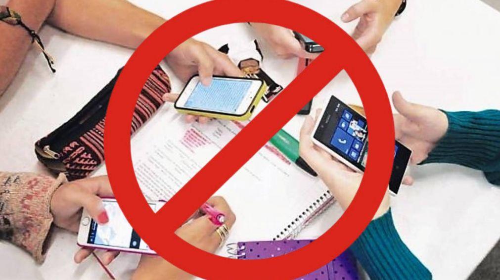 Chubut puso un freno al celular dentro del aula