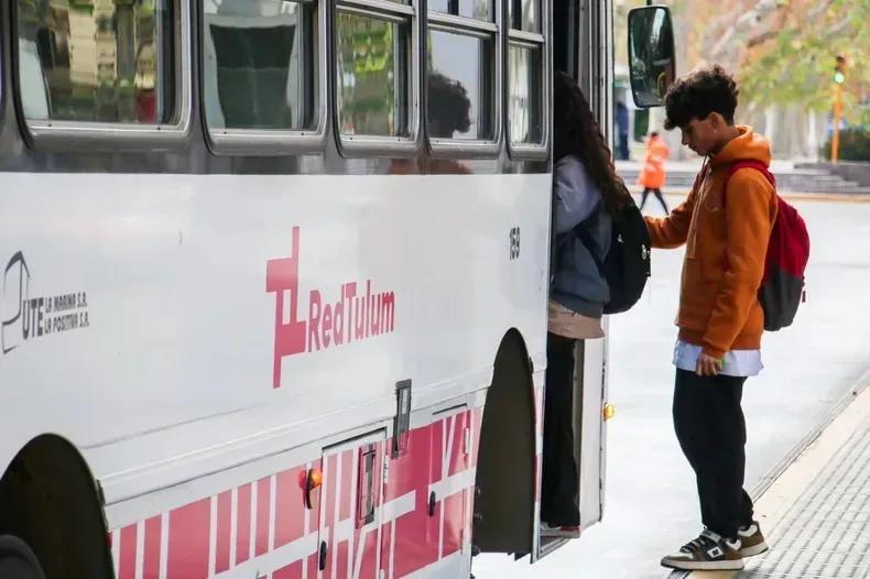 Reclamos en San Juan por fallas con el boleto escolar de la SUBE