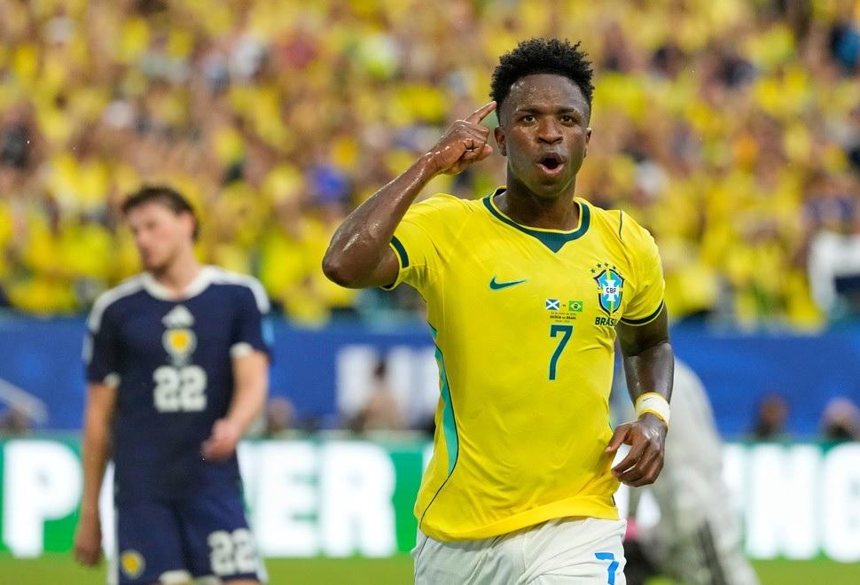 Brasil pasó por arriba a Escocia y se quedó con la cima rumbo a los 16avos