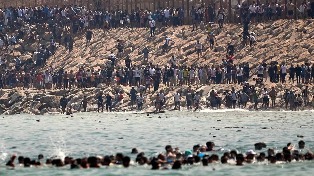 Ceuta enfrenta un ingreso masivo desde Marruecos y reporta 27 muertes en medio de la crisis