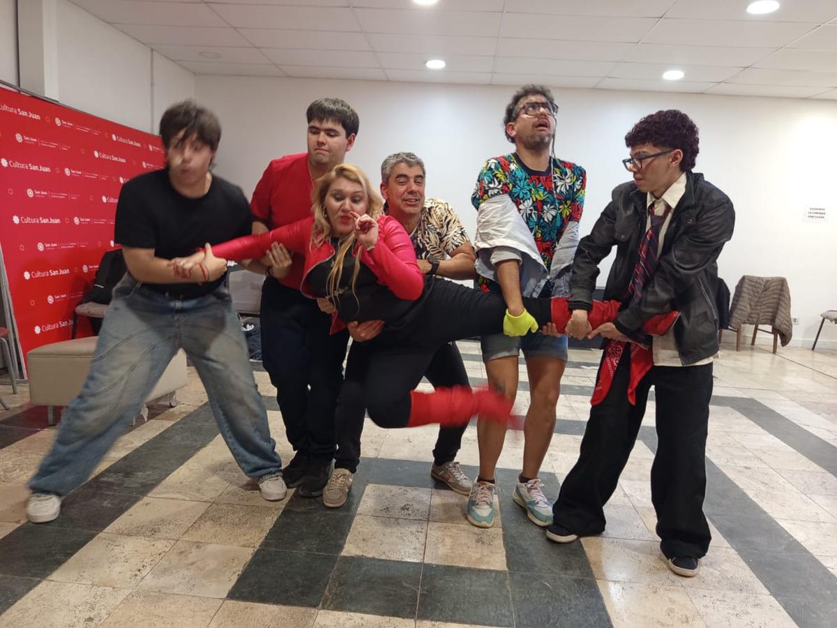 Un teatro en ruinas, rock y una historia que pega hondo en San Juan