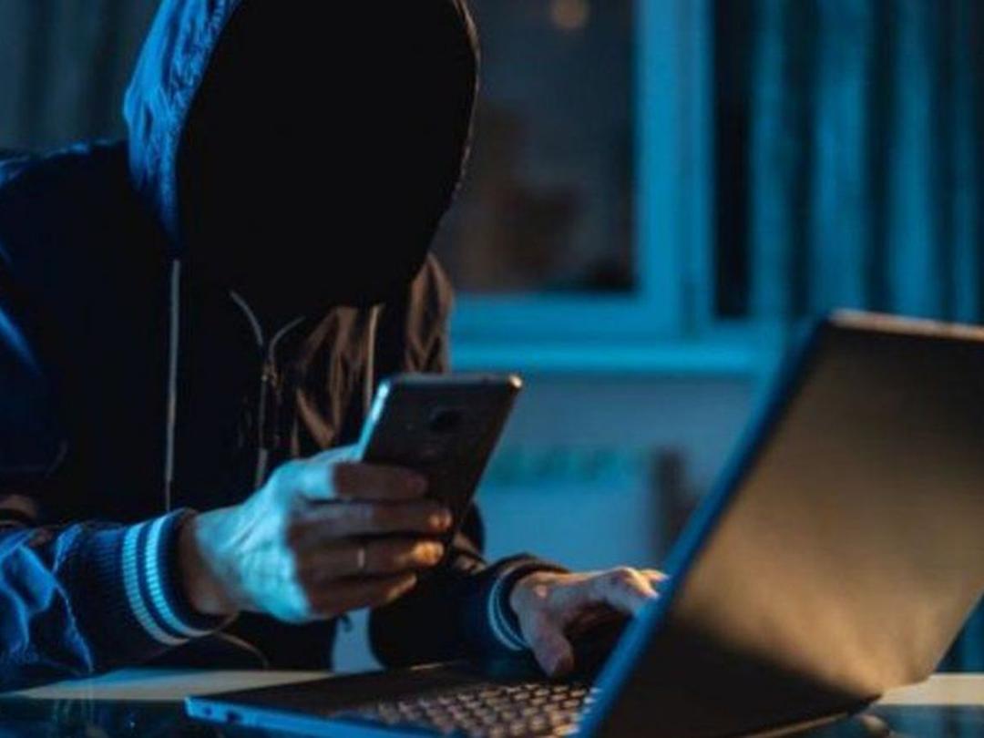 Le hackearon el WhatsApp a su amigo y lo engañaron con una falsa venta de dólares