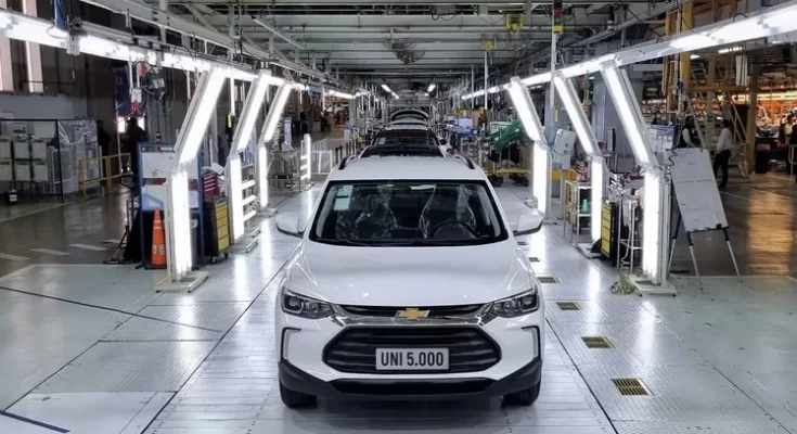 General Motors vuelve a producir sin paradas en Alvear, pero la jornada baja de 9 a 6 horas