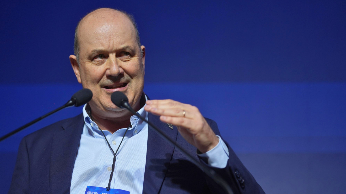 Empresas manejadas por IA: el proyecto de Sturzenegger divide aguas entre expertos y tecnólogos