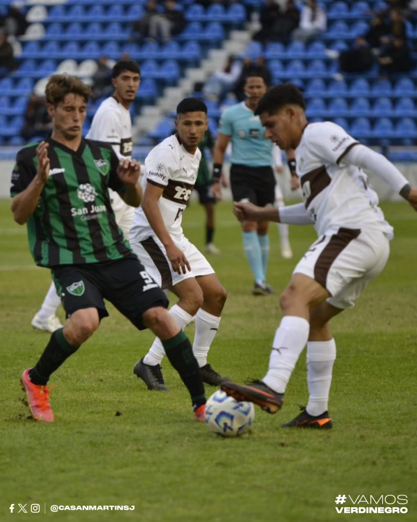 San Martín peleó, aguantó y se fue por penales ante Platense