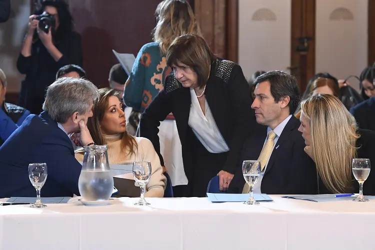 Sin apoyo suficiente, retiraron el cambio a la Ley de Tierras y siguió el resto del proyecto