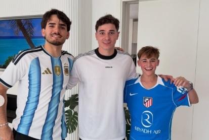 Un adolescente sanjuanino viajó a Madrid y cumplió el sueño de cortar el pelo a Julián Álvarez