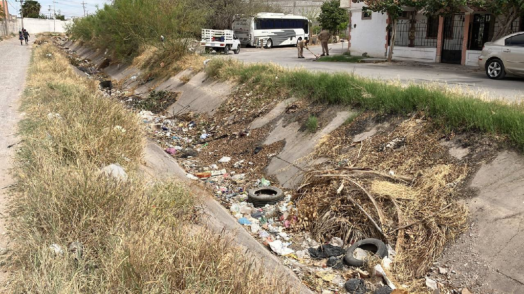 Canales de riego: otra vez la basura gana la pulseada