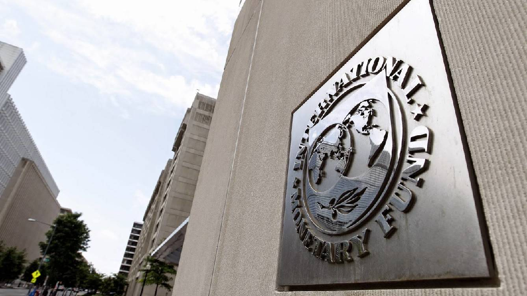 Aplaude las reservas, pero le marca la cancha a Milei con más reformas
