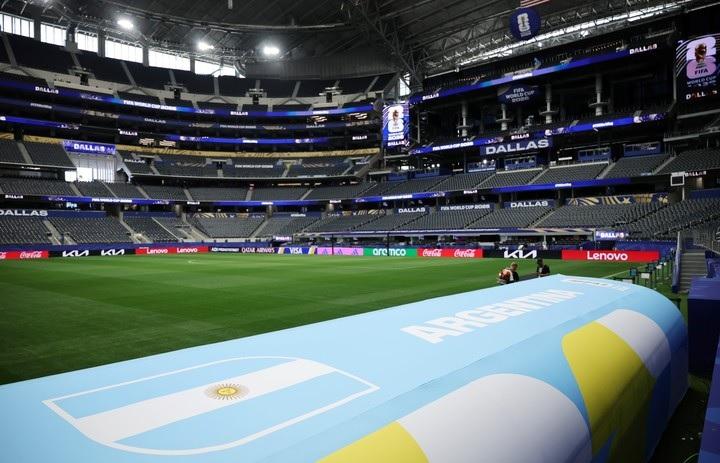 Messi arranca en el banco y Argentina sale con doble punta ante Jordania