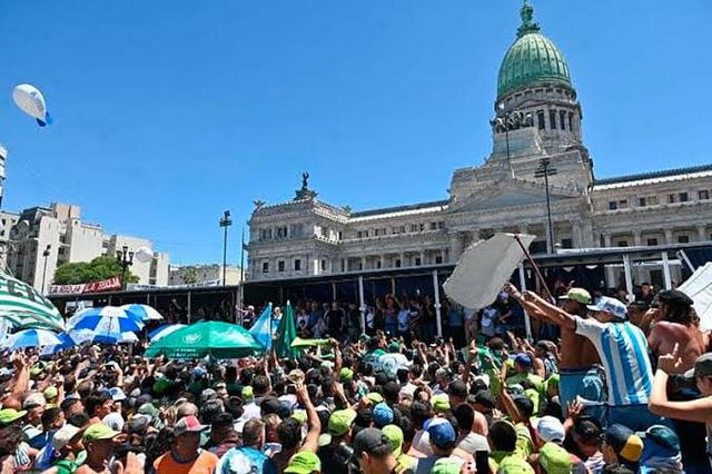 La CGT y las CTA activan una doble jornada de protesta contra la Ley de Tierras y por San Cayetano
