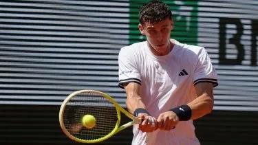 Cerúndolo sorprendió en Roland Garros y dejó afuera a Sinner en cinco sets