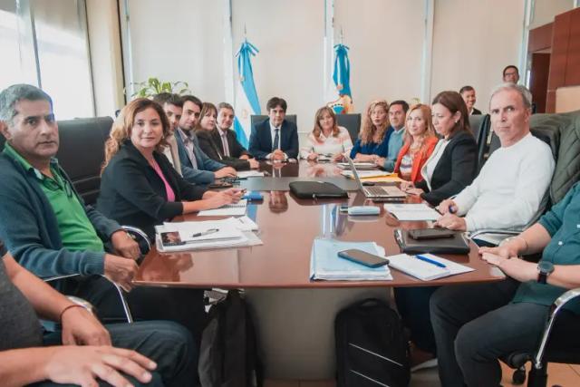 Con dos rechazos confirmados, el Gobierno vuelve a reunirse con los gremios docentes