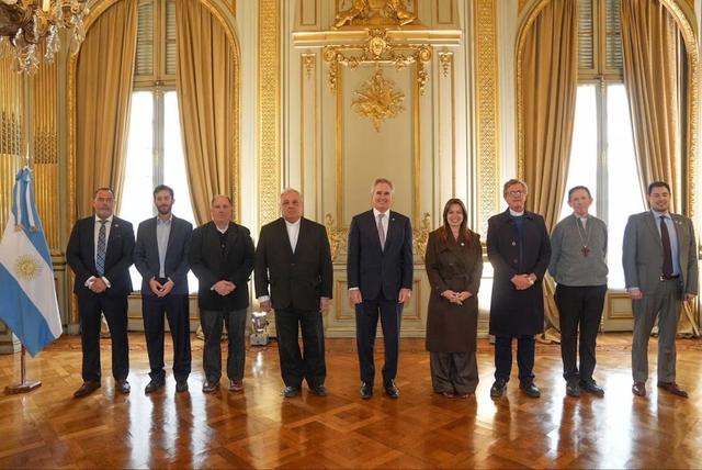 El Ejecutivo y la Iglesia mantuvieron un encuentro en el Palacio San Martín