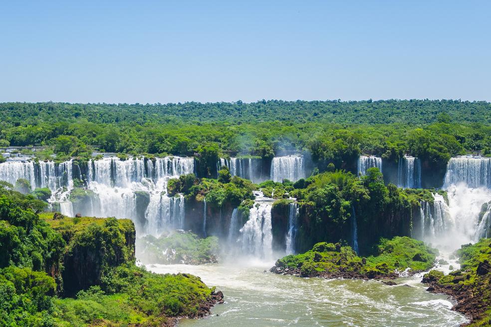 El turismo dejó un rojo de US$3.184 millones en el arranque de 2026
